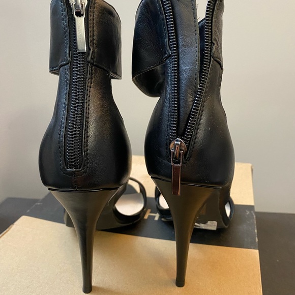 Brand new Black zip heels. Size 8 from Le Chateau - Picture 3 of 5